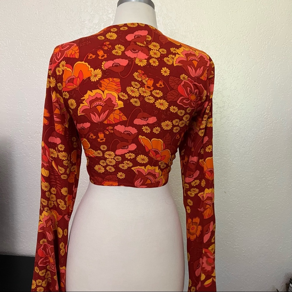 Floral Front Tie Bell Sleeve Crop Top Large & Medium Shorts - Picture 6 of 10